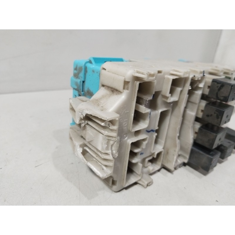 CAJA RELES / FUSIBLES MR587875  - imagen 2