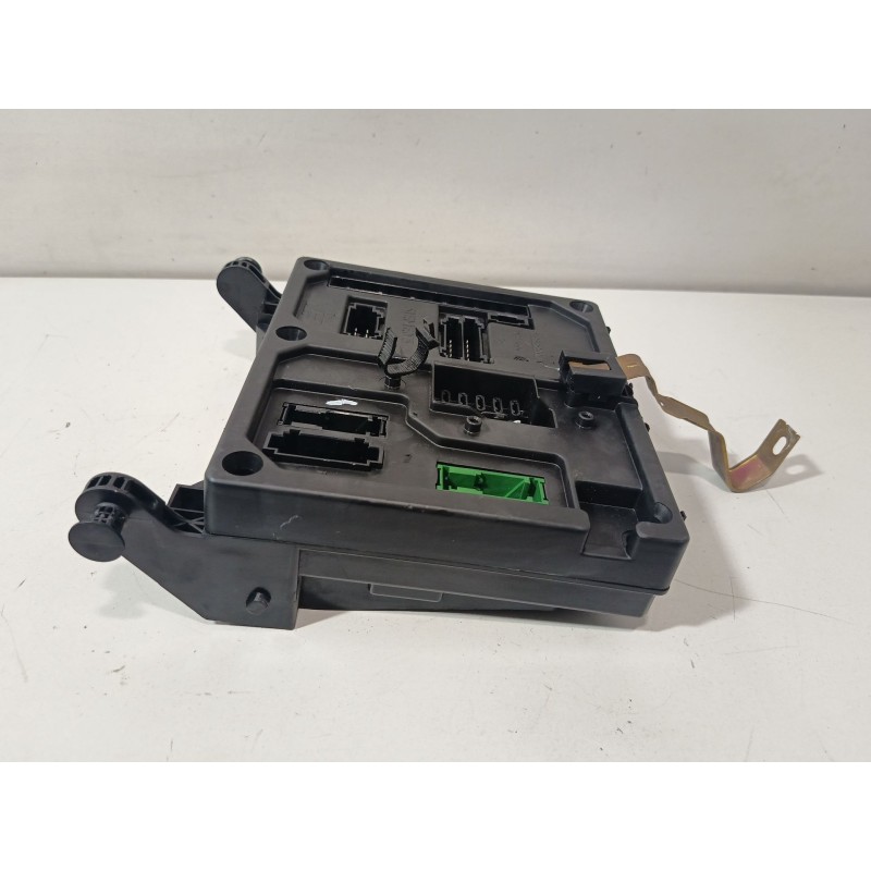 CAJA RELES / FUSIBLES 7M3962258S  - imagen 2