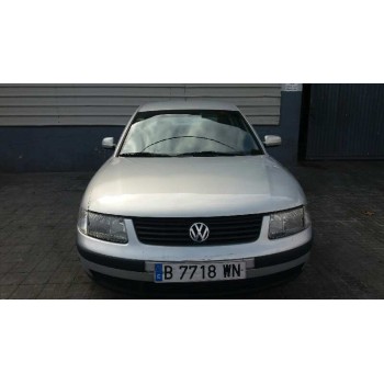 VOLKSWAGEN PASSAT BERLINA (3B2)