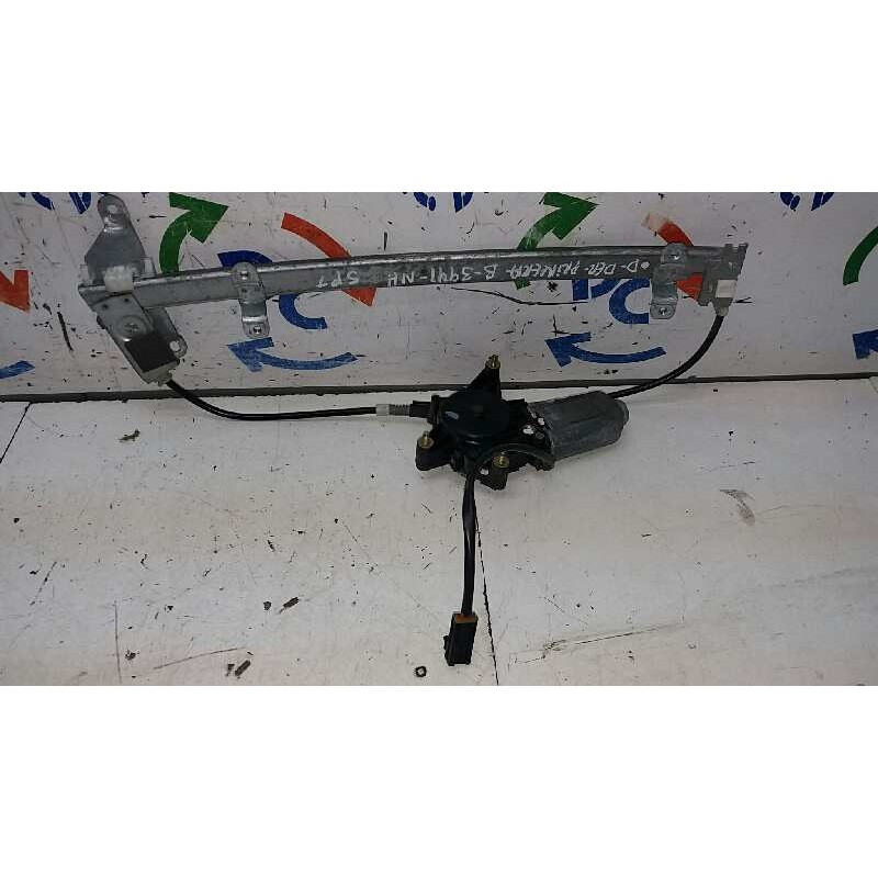 ELEVALUNAS DELANTERO DERECHO 8070070J00 
