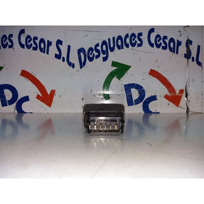 MANDO ELEVALUNAS TRASERO IZQUIERDO 935801D0010G  - imagen 2