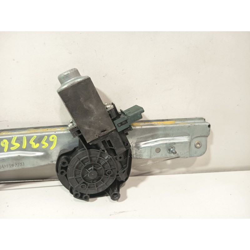 ELEVALUNAS TRASERO DERECHO 827201983R  - imagen 3