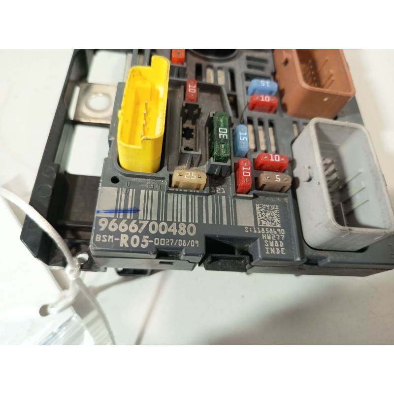 CAJA RELES / FUSIBLES 9666700480 6500CK  - imagen 4