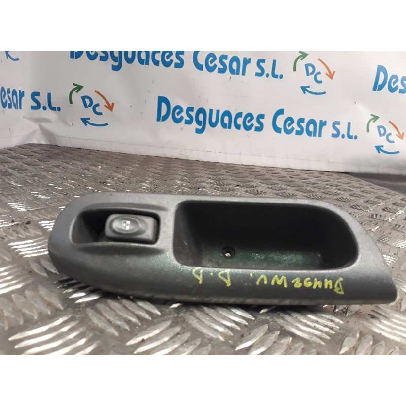 MANDO ELEVALUNAS DELANTERO DERECHO 7700432962 