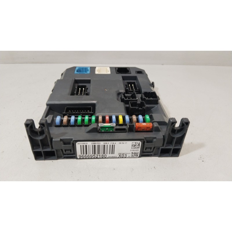 CAJA RELES / FUSIBLES 9666952180  - imagen 1